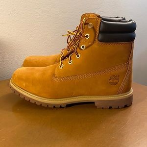 Women’s Timberland Boots Size 10